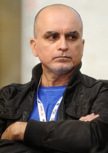 Retrato de Mike Deodato Jr.