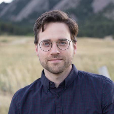 Retrato de Nathan Schneider