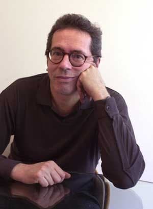 Retrato de César Aira