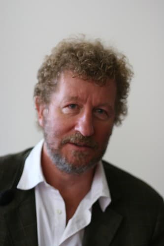 Retrato de Sebastian Faulks