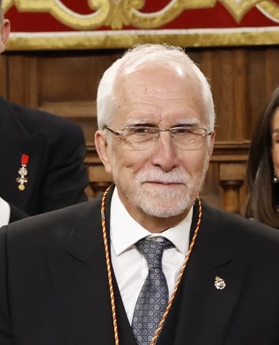 Retrato de Luis Mateo Díez
