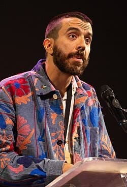 Retrato de Kaveh Akbar