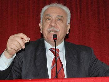 Retrato de Doğu Perinçek