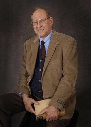 Retrato de Mark E. Blum
