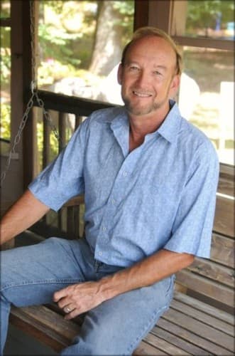 Retrato de James Redfield