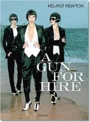 Tapa de Helmut Newton, a Gun for Hire (Photo Books S.)
