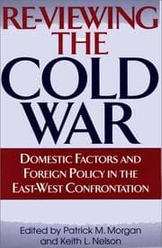 Tapa de Re-viewing the Cold War
