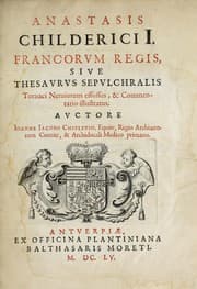 Tapa de Anastasis Childerici I. Francorum regis, siue, Thesaurus sepulchralis Tornaci Neruiorum effossus, & commentario illustratus