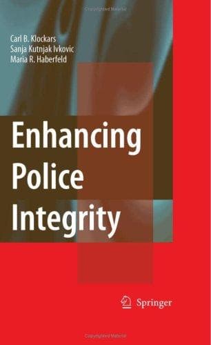 Tapa de Enhancing police integrity