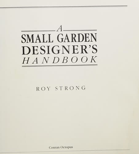Tapa de A small garden designer's handbook