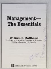 Tapa de Management- the Essentials