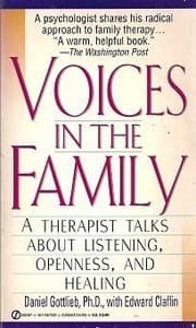 Tapa de Voices in the family