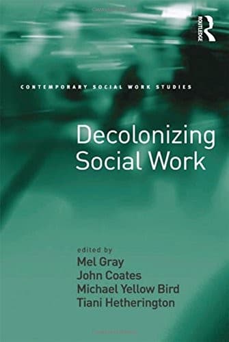 Tapa de Decolonizing Social Work