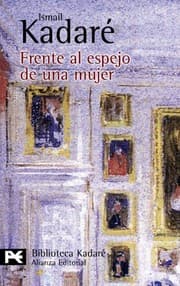 Tapa de Frente al espejo de una mujer