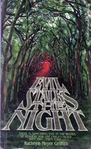 Tapa de Evil stalks the night