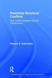 Tapa de Resolving Structural Conflicts
