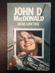 Tapa de Dead Low Tide (Gold Medal Mystery, #737)