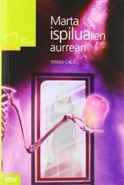 Tapa de Marta ispiluaren aurrean