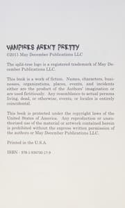 Tapa de Vampires Aren't Pretty
