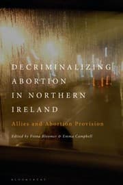 Tapa de Decriminalizing Abortion in Northern Ireland