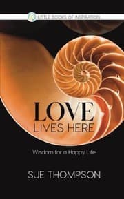 Tapa de Love Lives Here