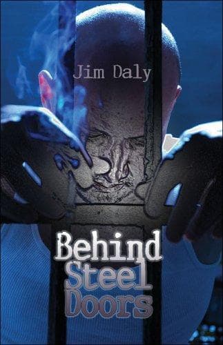 Tapa de Behind Steel Doors