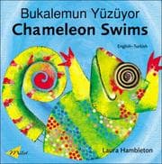Tapa de Chameleon Swims (English-Somali) (Chameleon series)