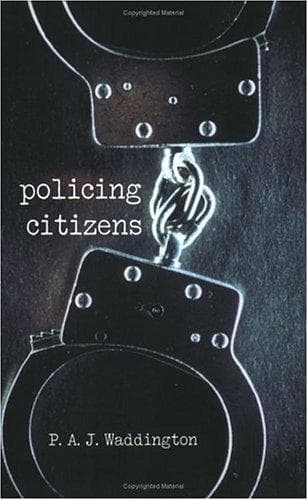 Tapa de Policing citizens