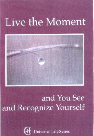 Tapa de Live the Moment