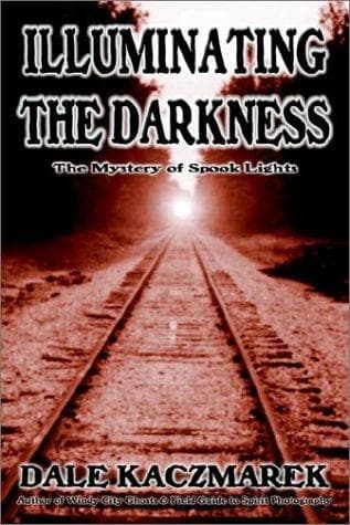 Tapa de Illuminating the Darkness