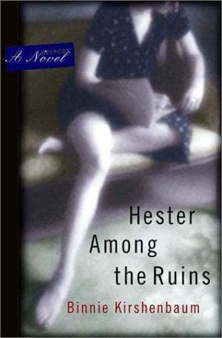 Tapa de Hester among the ruins
