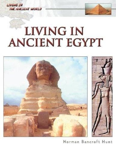 Tapa de Living in ancient Egypt