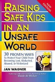 Tapa de Raising Safe Kids in an Unsafe World
