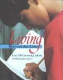 Tapa de Living between the lines