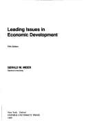 Tapa de Leading issues in economic development