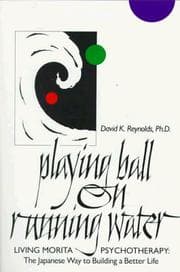 Tapa de Playing ball on running water