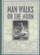 Tapa de Man walks on the moon