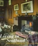 Tapa de Living in Scotland