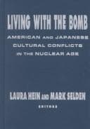 Tapa de Living with the bomb