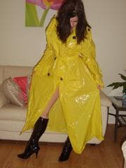 Tapa de Plastic Raincoat (Our Clothes)