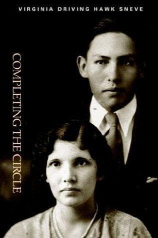 Tapa de Completing the Circle (North American Indian Prose Award)