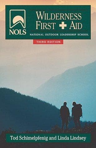Tapa de NOLS wilderness first aid
