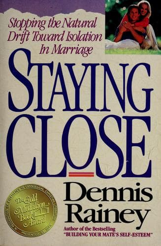Tapa de Staying close
