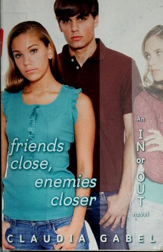 Tapa de Friends close, enemies closer
