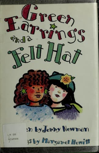 Tapa de Green earrings and a felt hat