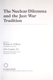 Tapa de The Nuclear dilemma and the just war tradition