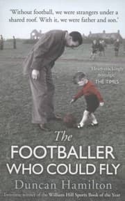 Tapa de The Footballer Who Could Fly Living In My Fathers Black And White World