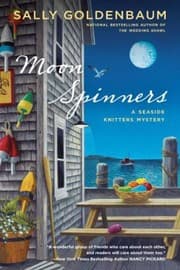 Tapa de Moon Spinners A Seaside Knitters Mystery
