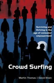 Tapa de Crowd Surfing Surviving And Thriving In The Age Of Consumer Empowerment