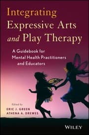 Tapa de Integrating Expressive Arts And Play Therapy With Children And Adolescents